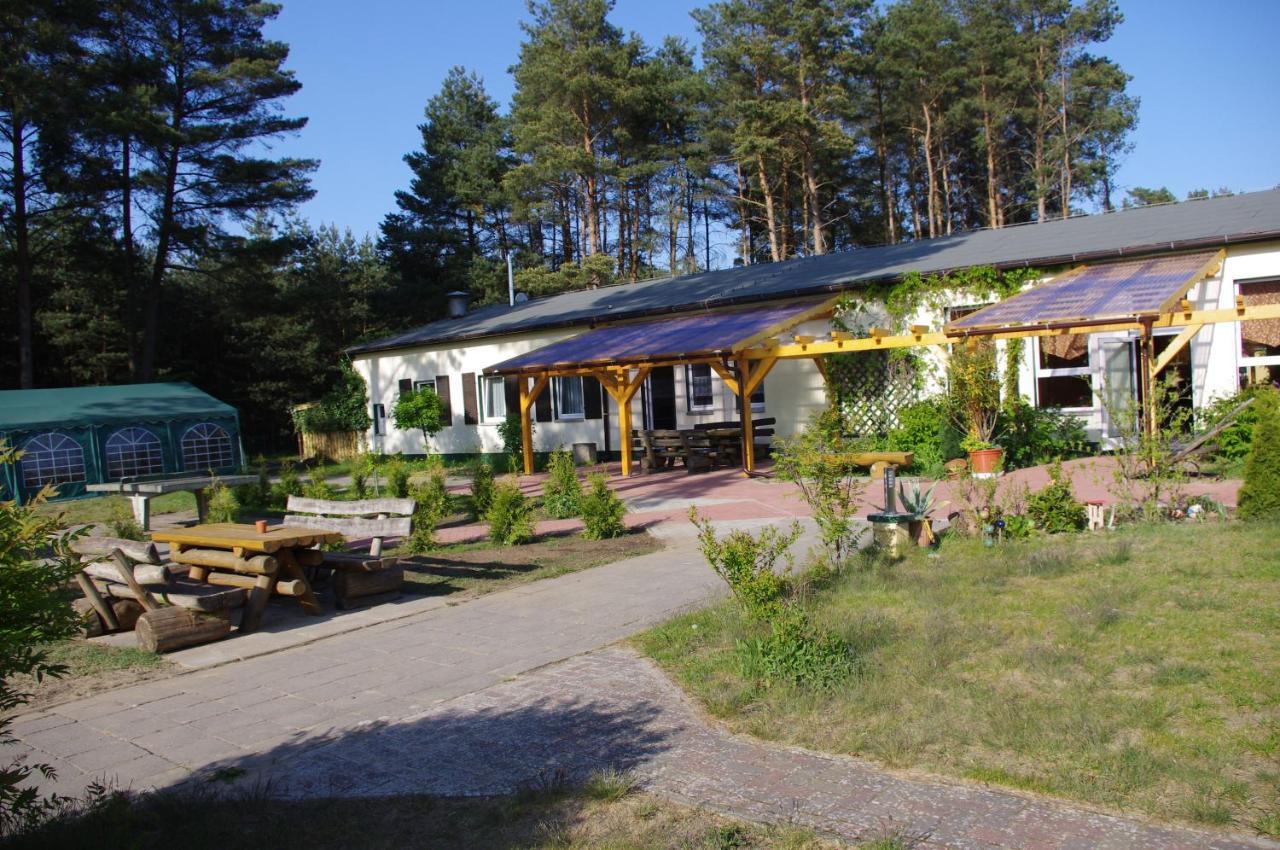 Hostel Waldhaus Am Ferienpark Mirow -Zimmer Du Wc Exterior foto